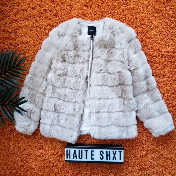 Forever 21 Jackets & Blazers - F21 Faux Fur Waist Length Jacket